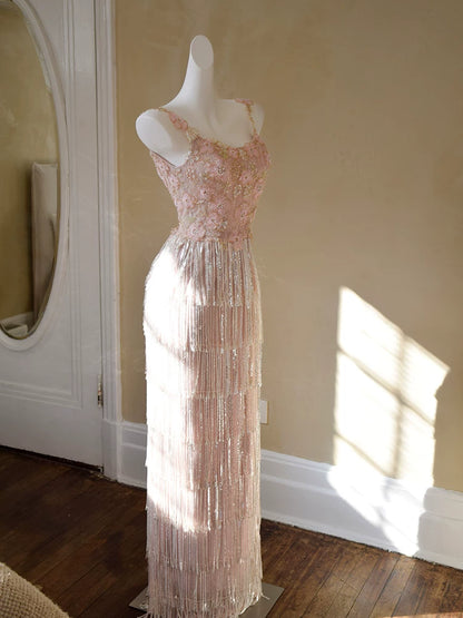 Glitzerndes Etuikleid mit Spaghettiträgern, rosa Quasten, Inspiration für lange Party-Abendkleider zum 20. Geburtstag AB2344