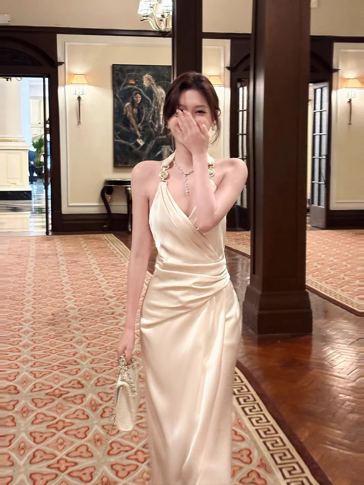 Robe de soirée fourreau dos nu en satin ivoire, style modeste, idéale pour un mariage, une soirée dansante ou un 20e anniversaire (AB2500)
