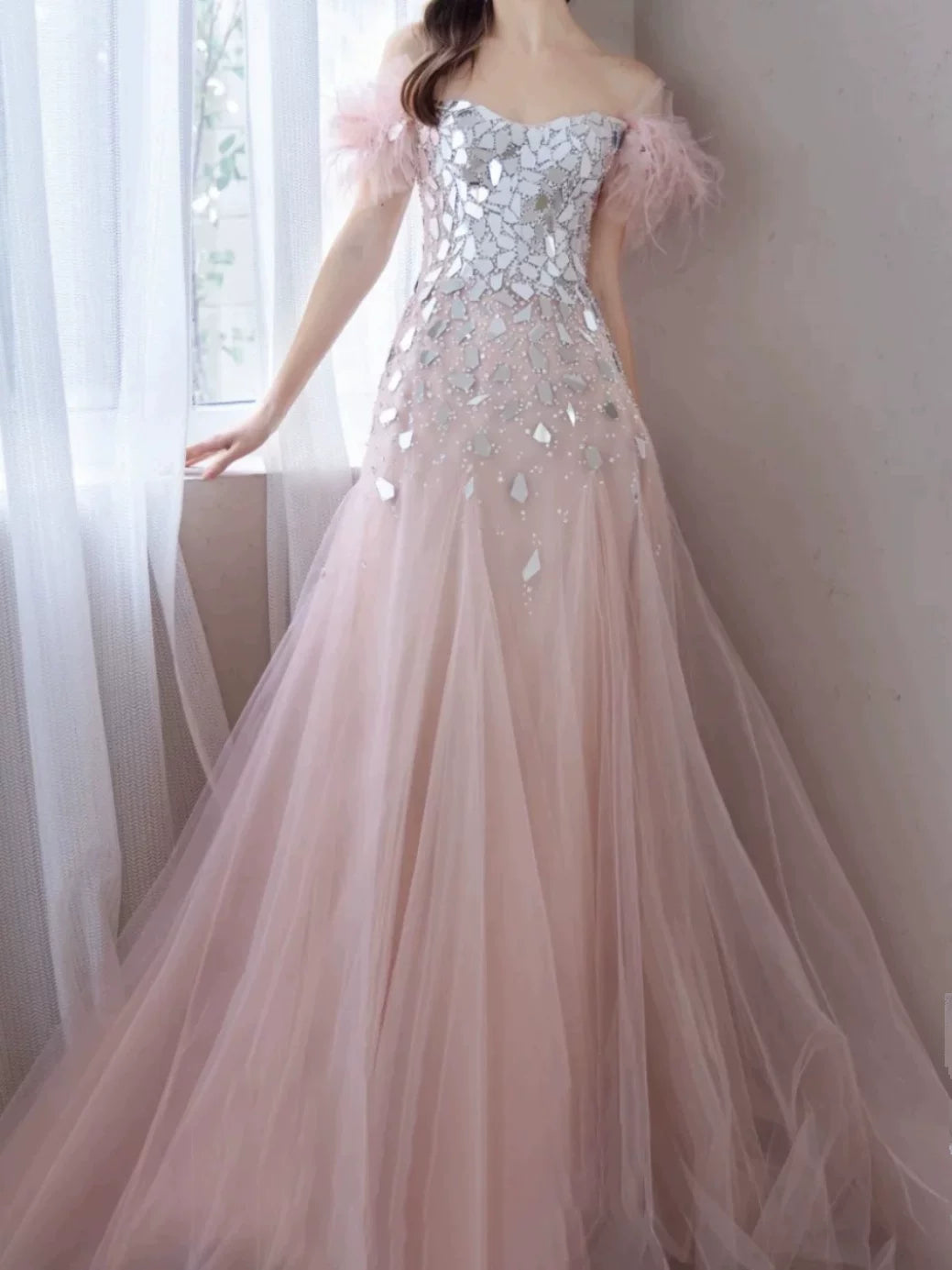 Elegantes Meerjungfrauen-Abendkleid aus rosa Tüll mit schulterfreiem Schnitt – Inspiration für lange Partykleider und Outfits zum 19. Geburtstag AB2304