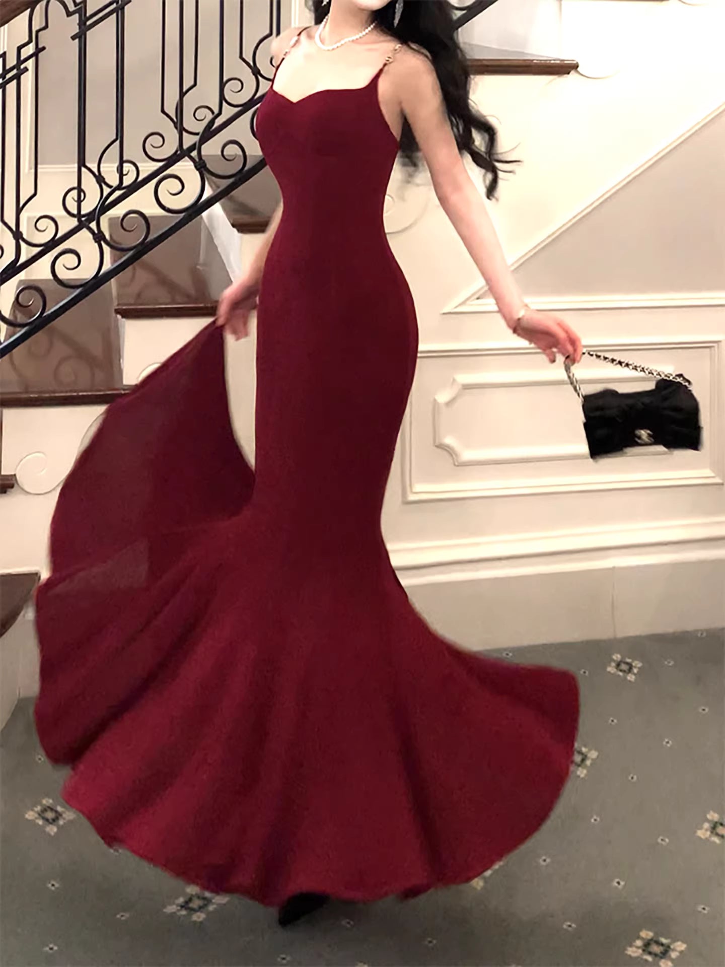 Robe de bal longue bordeaux à fines bretelles style sirène, idéale pour un mariage ou un 20e anniversaire (AB2493)