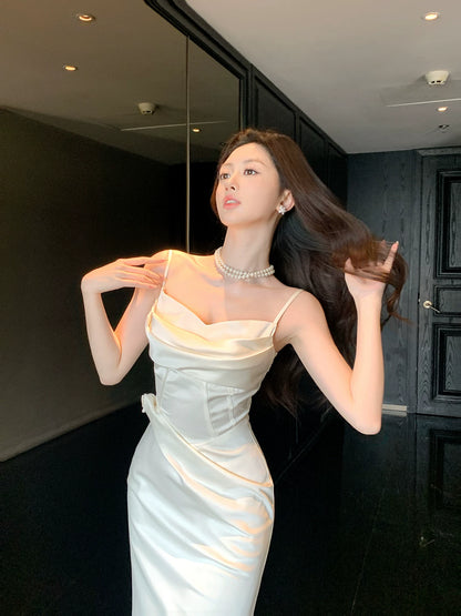 Robe de bal sirène modeste à fines bretelles en satin ivoire, idéale pour un mariage, une soirée d'anniversaire ou une fête de 18 ans (AB2425)