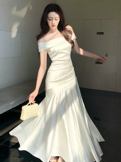 Robe de bal longue blanche élégante à épaules dénudées, style sirène, idéale pour une soirée d'anniversaire ou une fête de 16 ans (AB2452)