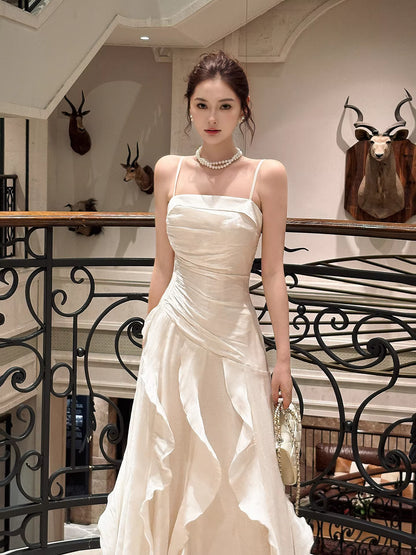Robe de bal longue blanche à fines bretelles spaghetti et volants, style sirène, idéale pour un mariage ou un 20e anniversaire (AB2488)
