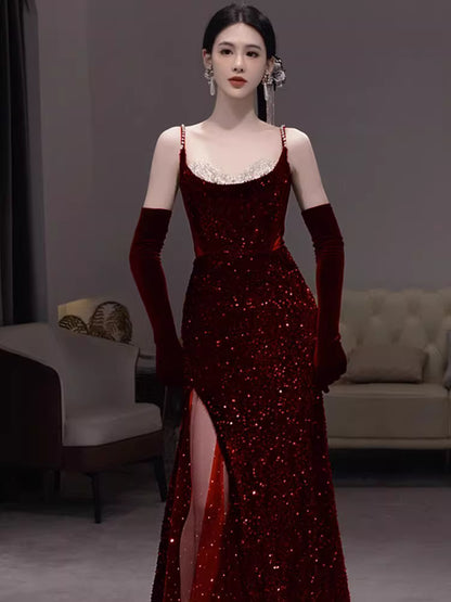 Robe de bal longue sirène glamour à fines bretelles et sequins bordeaux, idéale pour une soirée d'anniversaire (20 ans), AB2245
