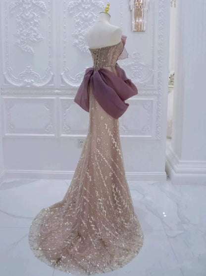 Elegantes, champagnerfarbenes, trägerloses Meerjungfrauenkleid mit Falten – Inspiration für lange Party- und Abendkleider, ideal für den 19. Geburtstag (AB2269).