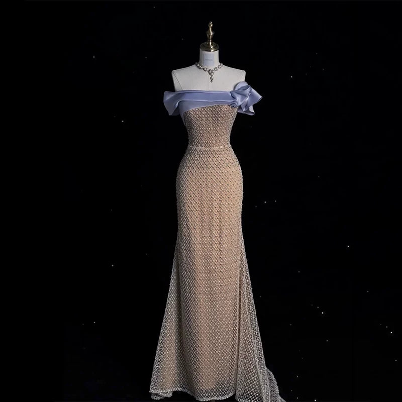 Elegantes, elegantes Meerjungfrauen-Abendkleid mit schulterfreiem Schnitt, champagnerfarbenen Akzenten und kurzen Ärmeln – langes, formelles Abendkleid AB2334