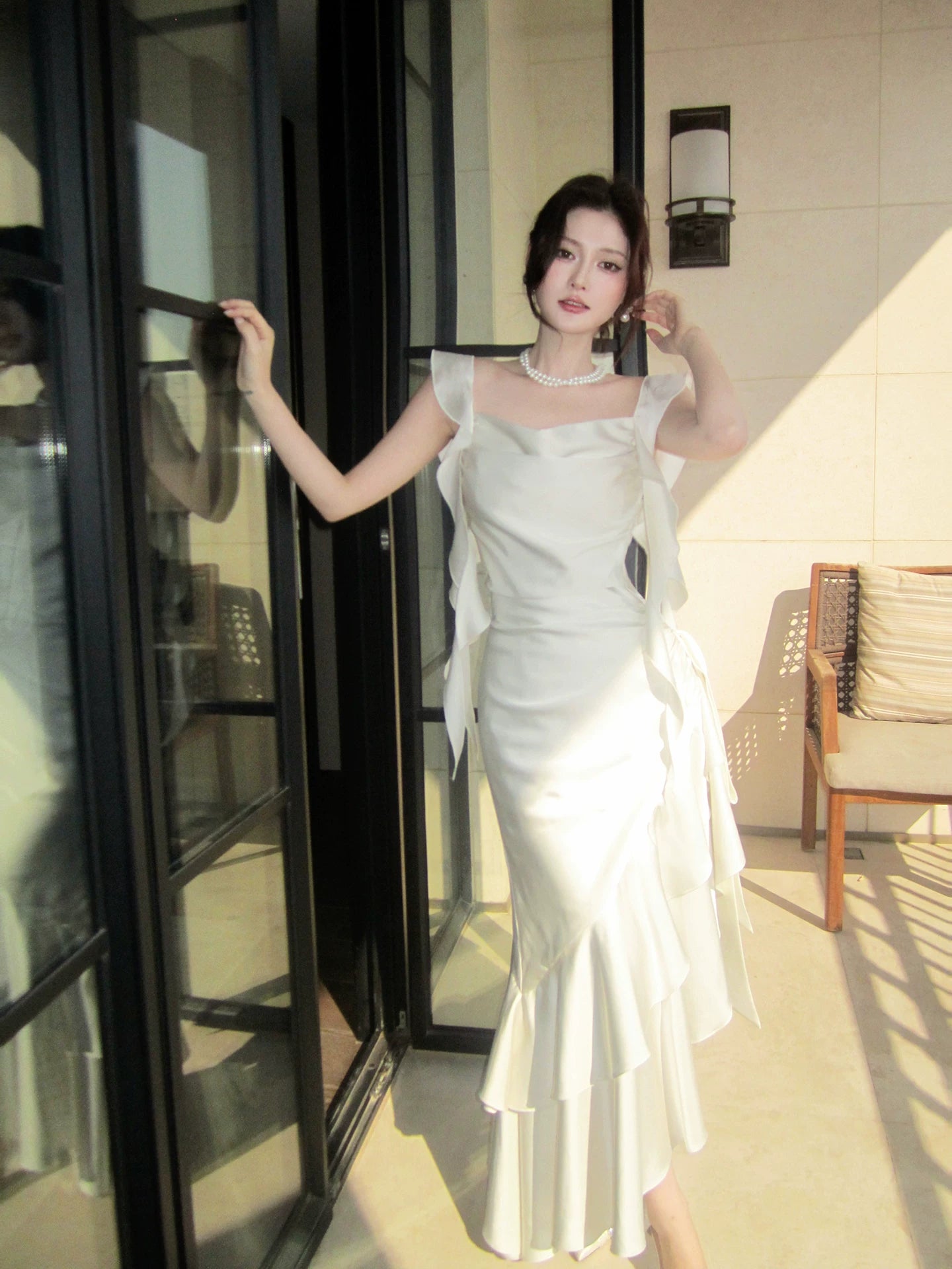 Robe de bal élégante sirène en satin soyeux blanc, col carré, longueur cheville, idéale pour une soirée d'anniversaire ou un 16e anniversaire (AB2423)