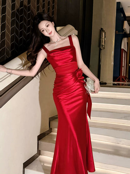 Robe de bal élégante en satin rouge, coupe fourreau, col carré, longueur cheville, idéale pour une soirée d'anniversaire ou un 17e anniversaire (AB2454)