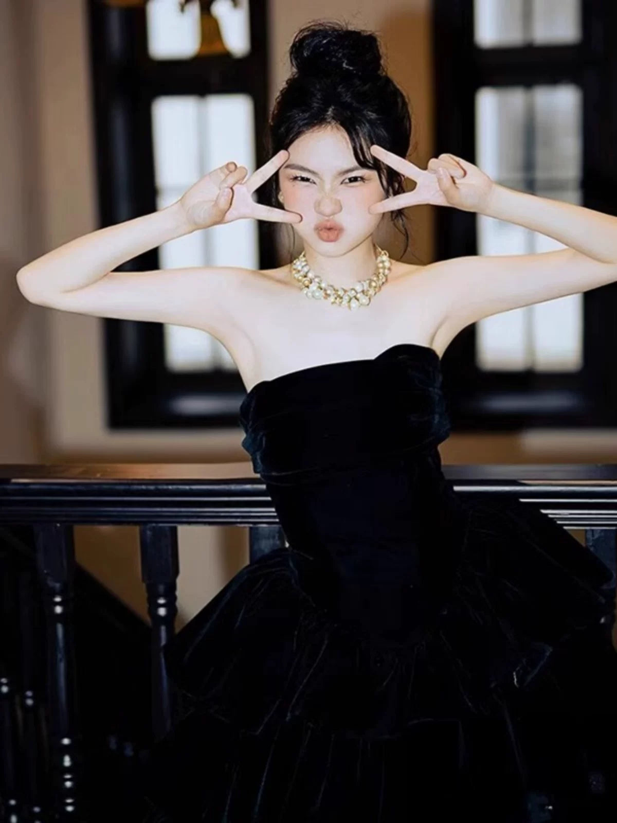 Prinzessinnen-Ballkleid, trägerlos, schwarzer Samt mit Handschuhen, Inspiration für lange Party- und Nachtkleider, Outfits zum 18. Geburtstag AB2232