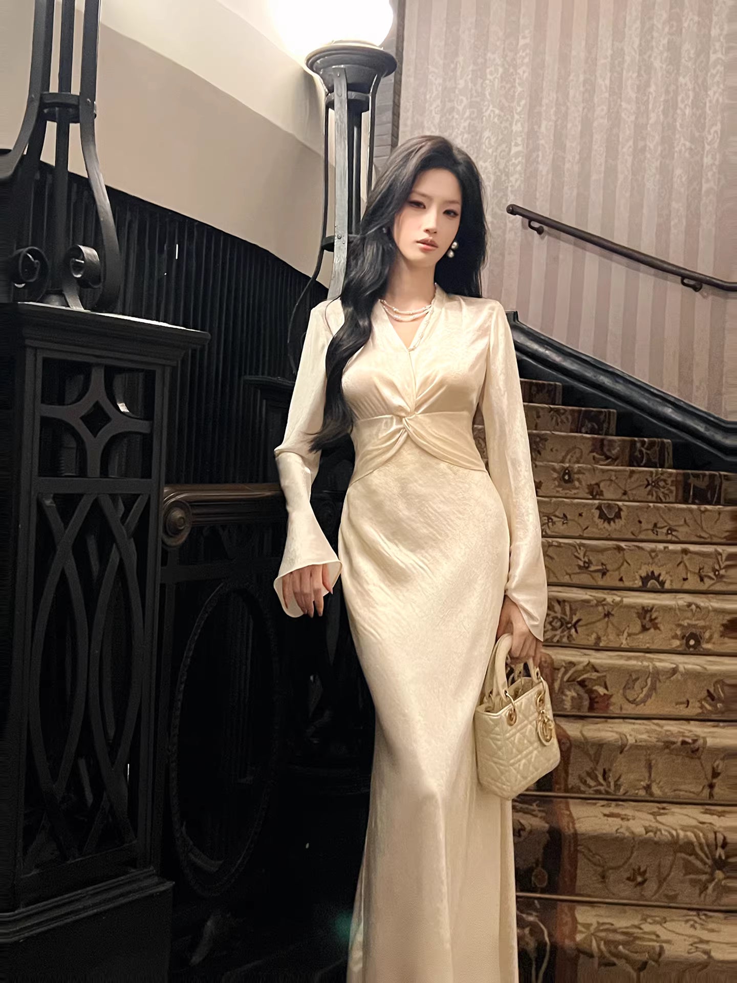 Robe de bal sirène sexy en satin blanc, col en V, longueur cheville, robe d'invitée de mariage, tenue pour un 22e anniversaire AB2490