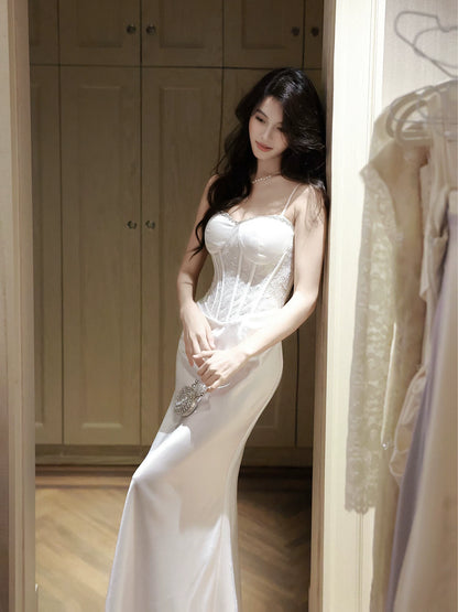 Robe de bal longue plissée en satin blanc satiné, élégante, à fines bretelles spaghetti, style sirène. Tenue de soirée de remise de diplômes esthétique N089