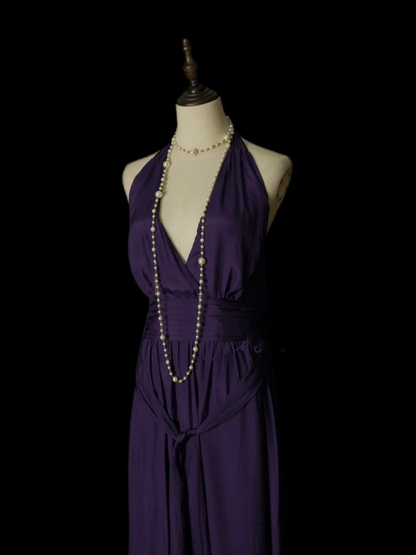 Idées de robes de bal longues en mousseline de soie couleur raisin, coupe trapèze, col en V et plis, avec décolleté dos nu. Inspiration pour robes de soirée formelles pour femmes OB004