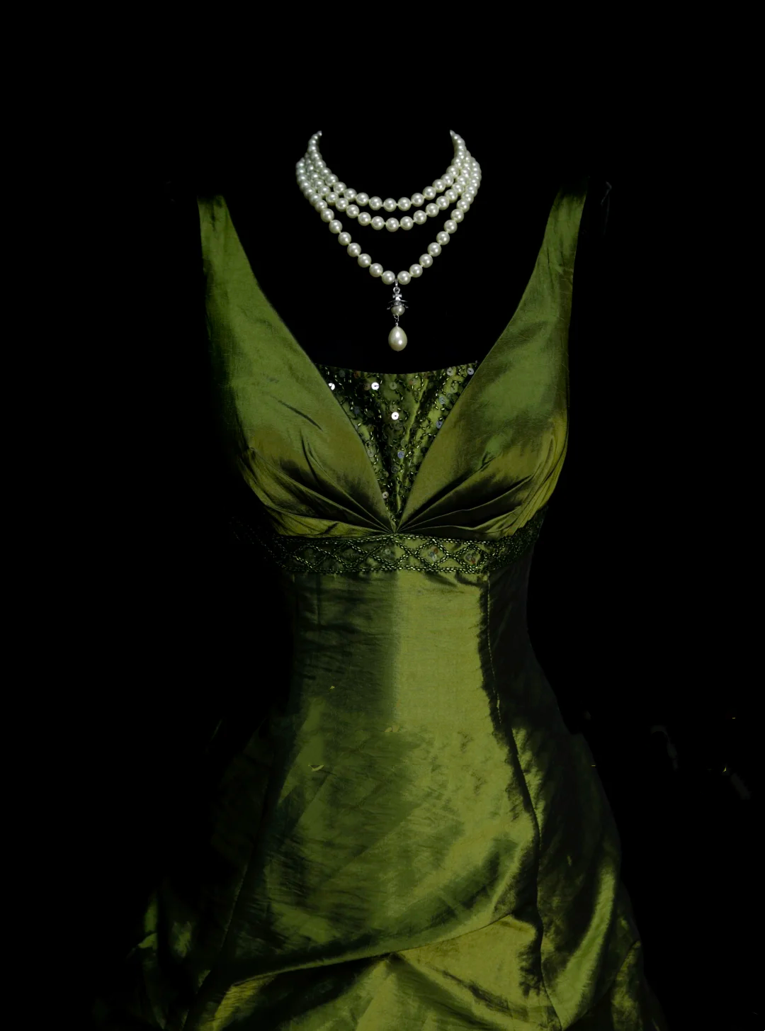 Elegantes Ballkleid mit V-Ausschnitt, olivgrünem Taft und Perlenstickerei, langes Abendkleid, trendiges Partykleid für Damen OB005