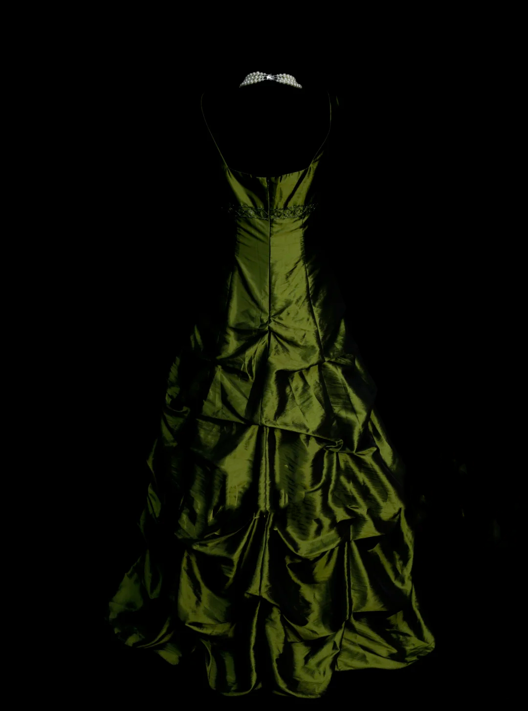 Elegantes Ballkleid mit V-Ausschnitt, olivgrünem Taft und Perlenstickerei, langes Abendkleid, trendiges Partykleid für Damen OB005