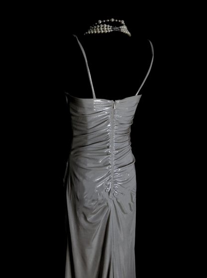 Robe de bal longue en satin gris argenté, coupe trapèze, bretelles spaghetti et plis - Inspiration robe de soirée formelle pour femme OB006
