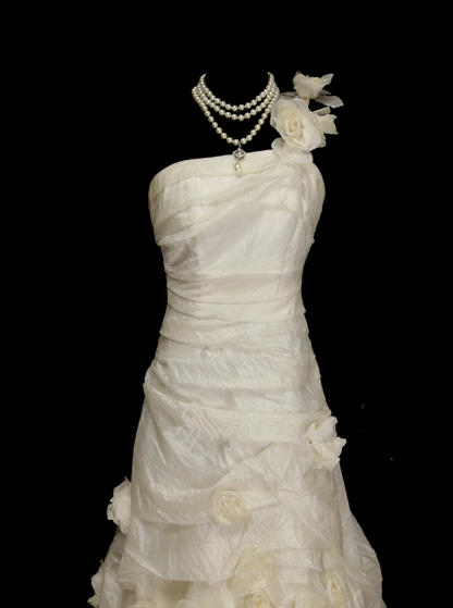 Elegantes, schlichtes Brautkleid, Ballkleid mit One-Shoulder-Schnitt und Blumenmuster, auch in kleinen Größen/Übergrößen erhältlich, Modell OB009