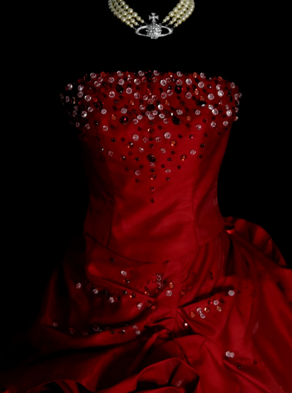 Robe de bal bustier unique en satin rouge bordeaux à plusieurs volants, robe de quinceañera longue pour les 15 ou 16 ans (OB010)