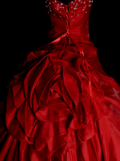 Robe de bal bustier unique en satin rouge bordeaux à plusieurs volants, robe de quinceañera longue pour les 15 ou 16 ans (OB010)