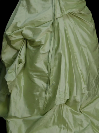Einzigartiges, trägerloses Ballkleid aus salbeigrünem Tüllsatin mit mehrlagigem Design, ideal für Quinceañera, Sweet 15 und 16 Jahre, Modell OB011