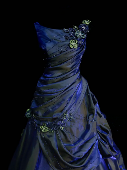 Einzigartiges Ballkleid aus königsblauem Satin mit U-Boot-Ausschnitt und mehrlagiger Perlenstickerei, langes Kleid für Quinceañera, Sweet 15 oder 16 Geburtstag, Modell OB012