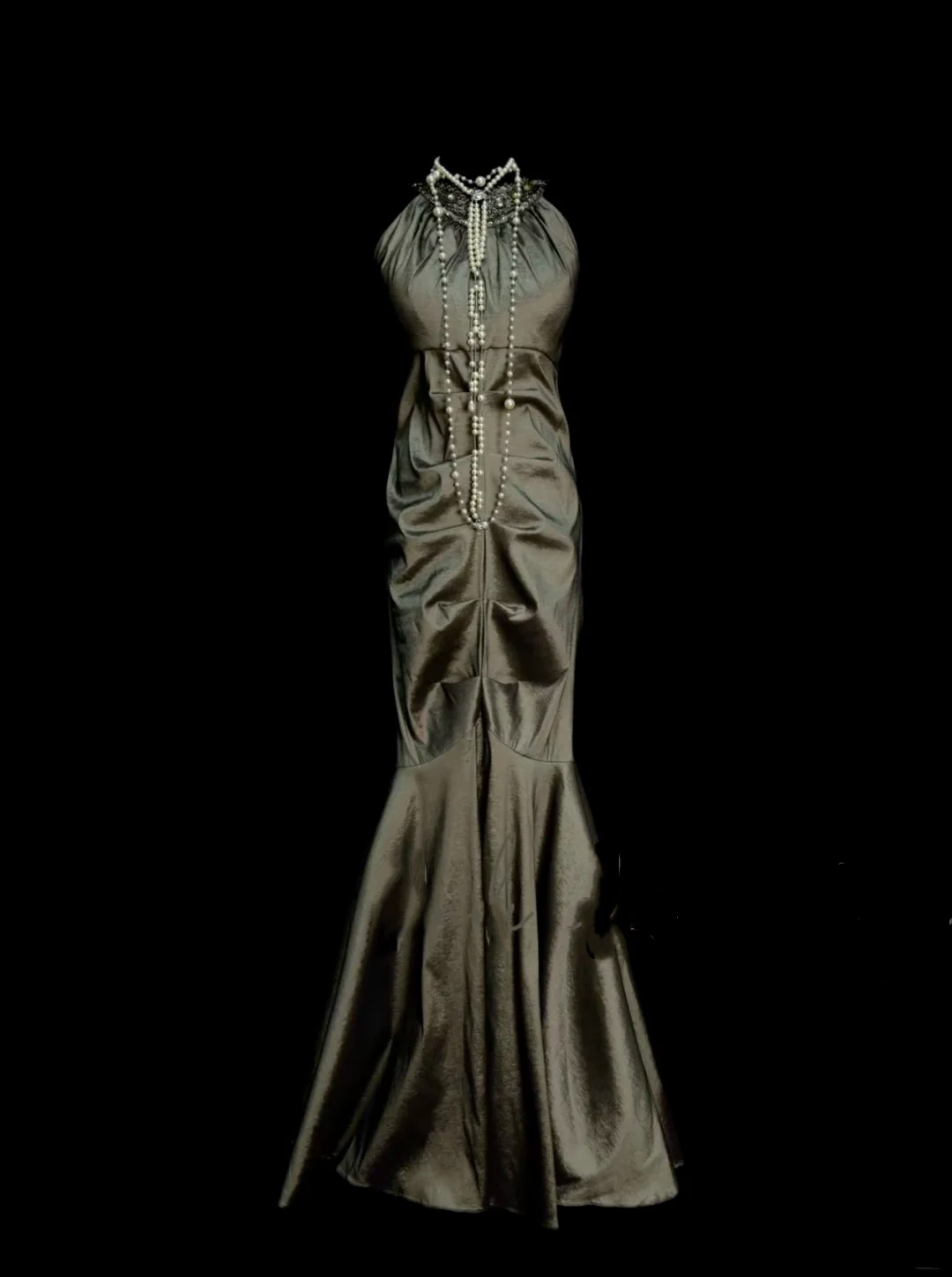 Idées de robes de bal longues en satin vert satiné, col montant et coupe sirène, avec plis, pour femmes - OB013