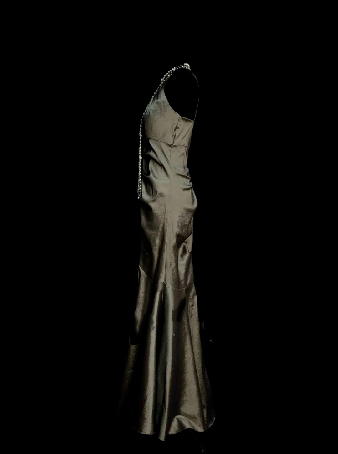Idées de robes de bal longues en satin vert satiné, col montant et coupe sirène, avec plis, pour femmes - OB013