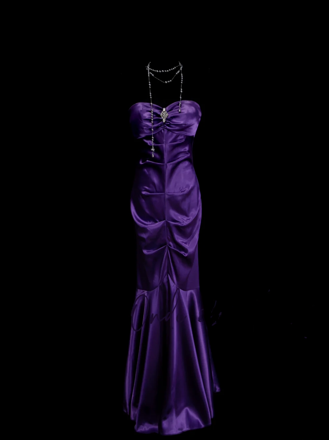 Ideen für ein schlichtes, langes, gerafftes Meerjungfrauen-Abendkleid aus Satin in Traubenfarbe mit plissiertem, formellem Look für Damen (OB018)