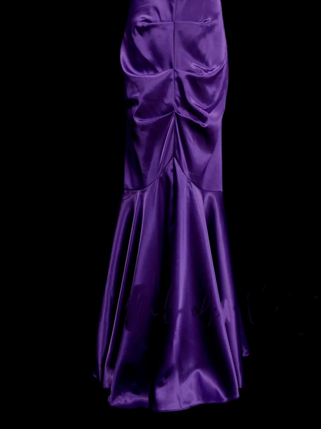 Ideen für ein schlichtes, langes, gerafftes Meerjungfrauen-Abendkleid aus Satin in Traubenfarbe mit plissiertem, formellem Look für Damen (OB018)