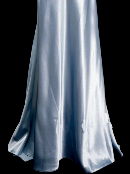 Ideen für ein schlichtes, hellblaues, gerafftes Meerjungfrauen-Abendkleid aus Satin mit Neckholder und Faltenrock – Inspiration für formelle Partykleider für Damen OB019