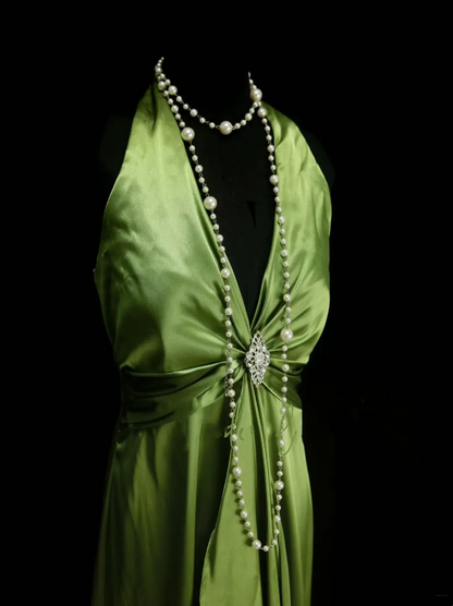 Ideen für schlichte, olivgrüne, geraffte Satin-Abendkleider in A-Linie mit Neckholder und plissiertem Schnitt für formelle Anlässe – Inspiration für Damen OB021