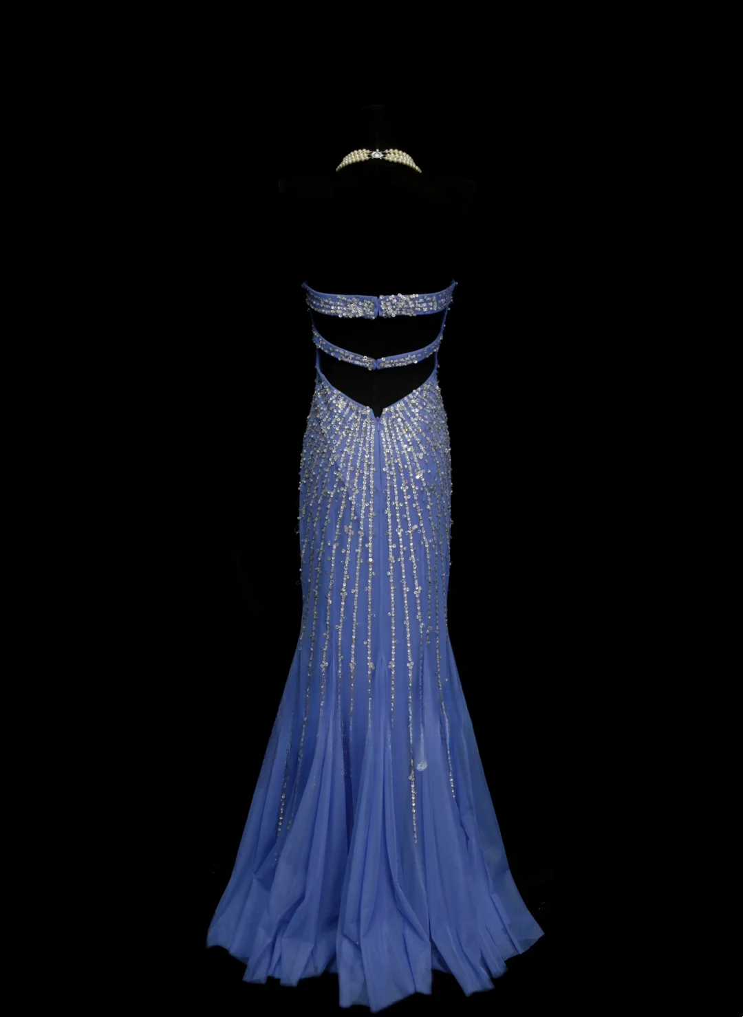 Elegantes, formelles Meerjungfrauen-Abendkleid mit Herzausschnitt, blauen Pailletten und Perlen – ein beeindruckendes langes Abendkleid für 2026 (OB027).