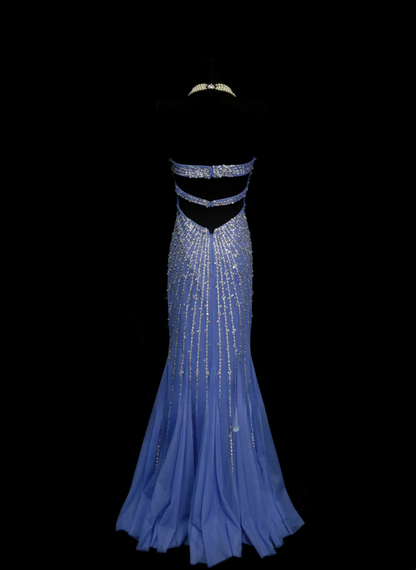 Elegantes, formelles Meerjungfrauen-Abendkleid mit Herzausschnitt, blauen Pailletten und Perlen – ein beeindruckendes langes Abendkleid für 2026 (OB027).