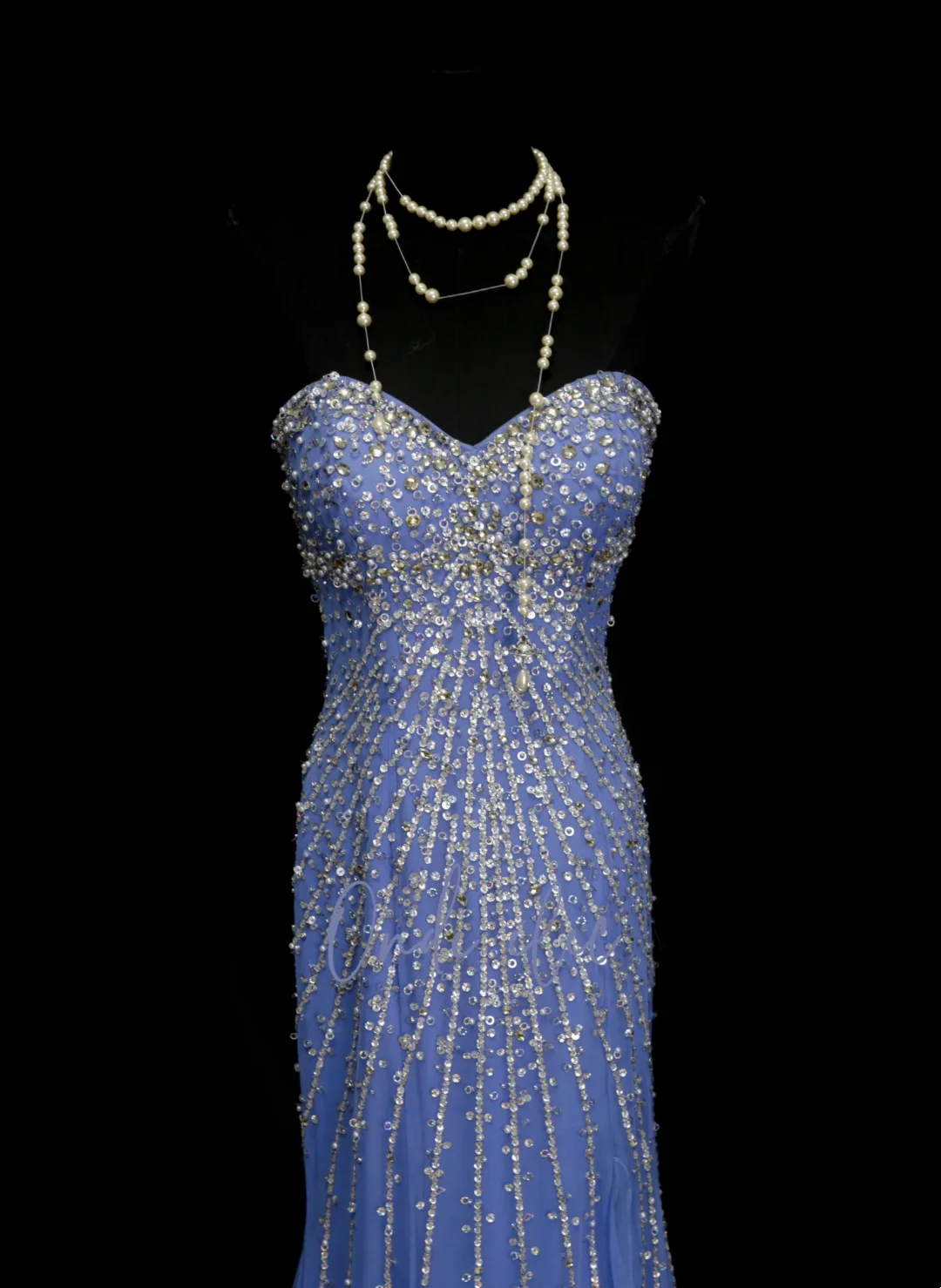 Elegantes, formelles Meerjungfrauen-Abendkleid mit Herzausschnitt, blauen Pailletten und Perlen – ein beeindruckendes langes Abendkleid für 2026 (OB027).