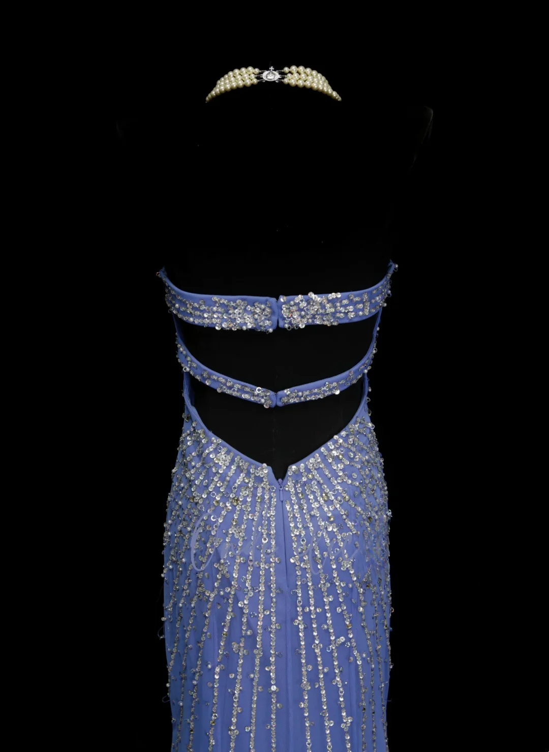 Elegantes, formelles Meerjungfrauen-Abendkleid mit Herzausschnitt, blauen Pailletten und Perlen – ein beeindruckendes langes Abendkleid für 2026 (OB027).