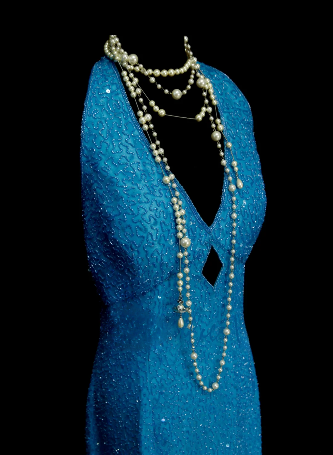 Elegantes, schlichtes Meerjungfrauen-Abendkleid mit Neckholder in Blau, inspiriert von rückenfreiem Pailletten-Stil, beeindruckt durch langes, formelles Abendkleid OB029