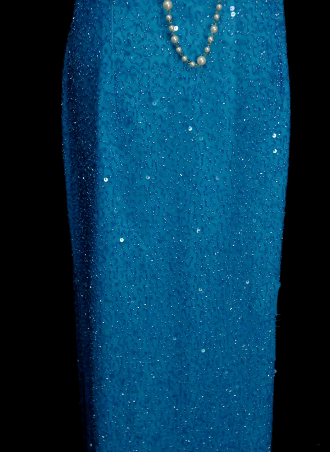Elegantes, schlichtes Meerjungfrauen-Abendkleid mit Neckholder in Blau, inspiriert von rückenfreiem Pailletten-Stil, beeindruckt durch langes, formelles Abendkleid OB029