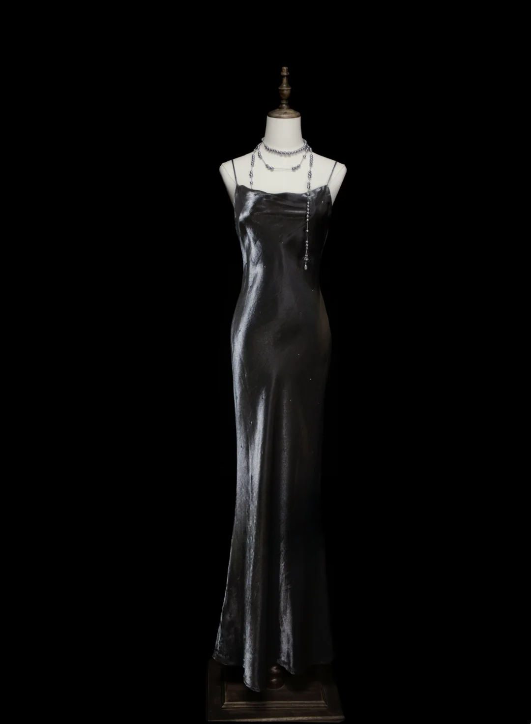 Elegantes, formelles Meerjungfrauen-Kleid mit Spaghettiträgern in Grau – ein beeindruckendes langes Ballkleid OB030