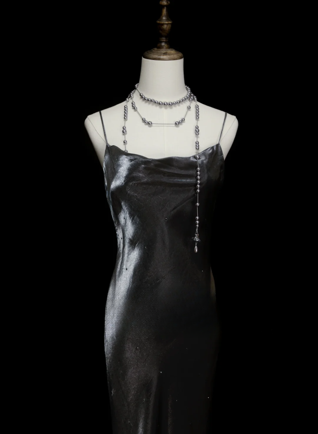 Elegantes, formelles Meerjungfrauen-Kleid mit Spaghettiträgern in Grau – ein beeindruckendes langes Ballkleid OB030