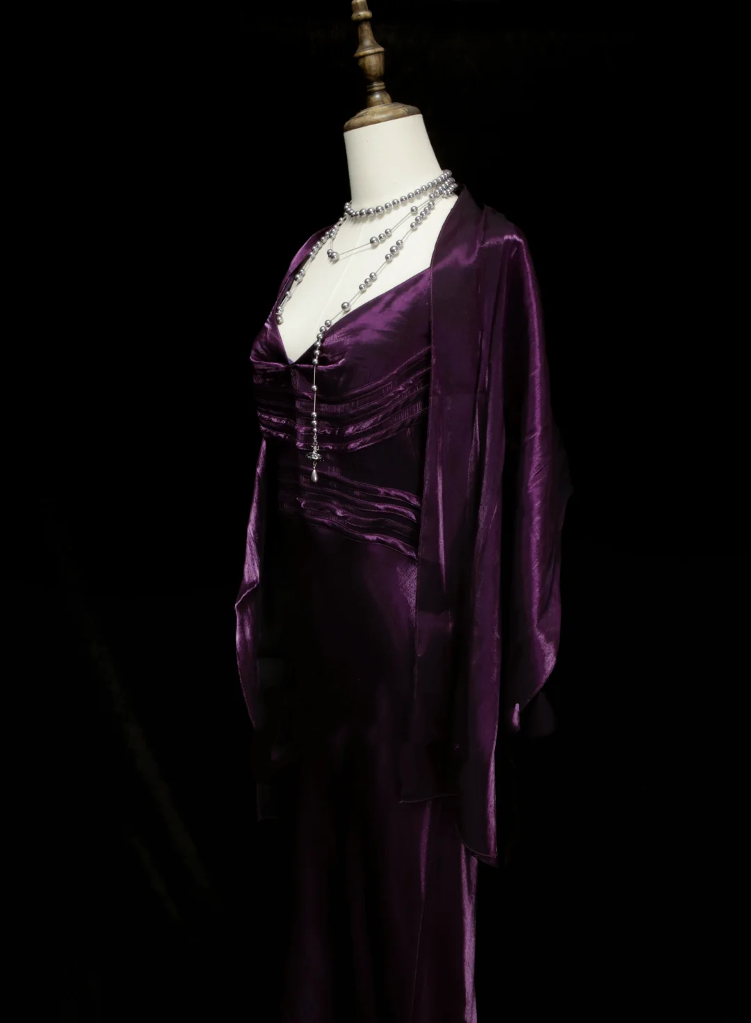 Robe de bal longue sirène chic et élégante en satin violet à fines bretelles et cape, référence OB032