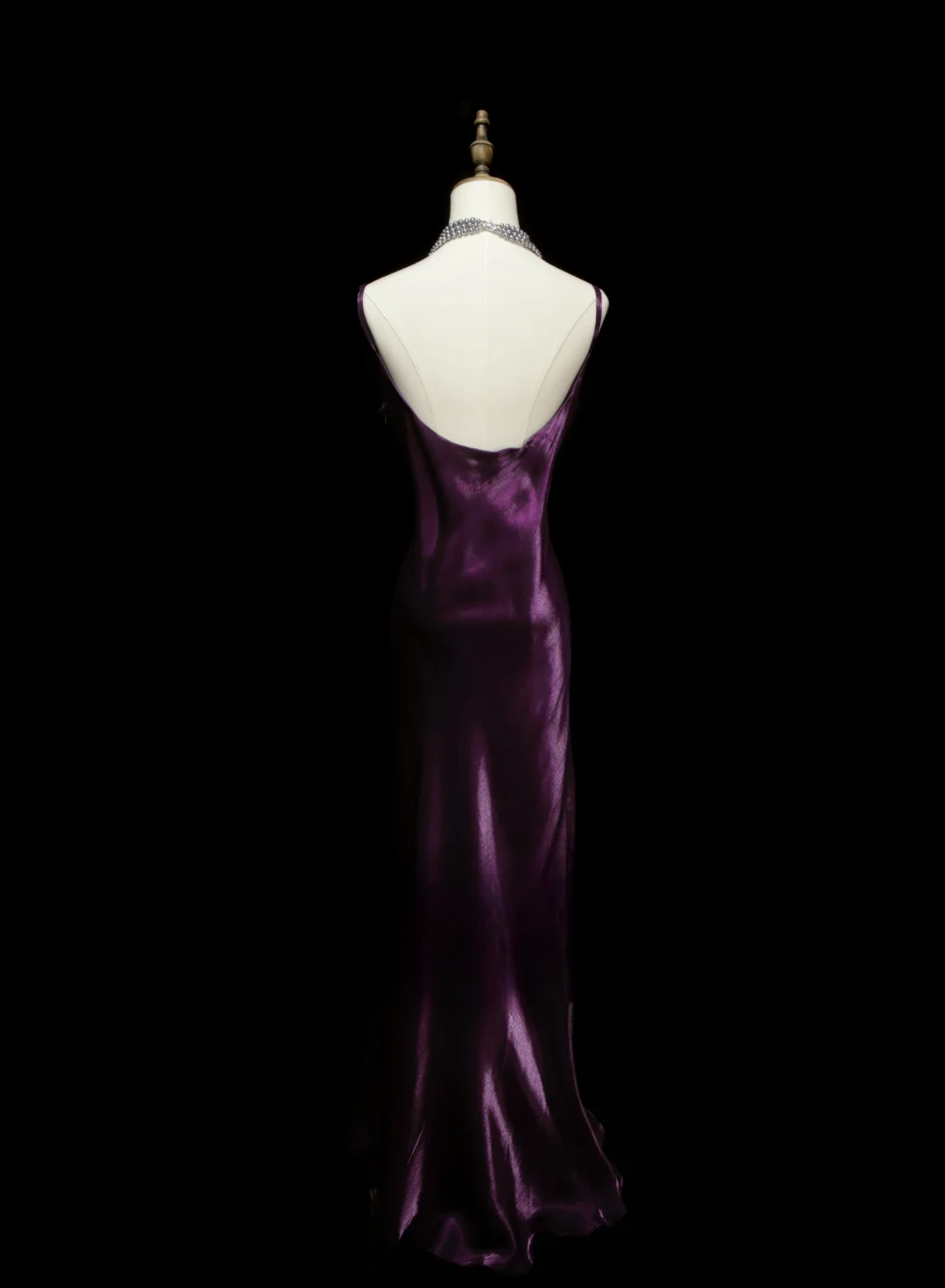Robe de bal longue sirène chic et élégante en satin violet à fines bretelles et cape, référence OB032