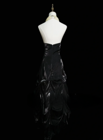 Elegantes, formelles Meerjungfrauen-Kleid mit Spaghettiträgern, weißem Oberteil und schwarzem Satinrock mit Perlen – ein beeindruckendes langes Ballkleid OB033