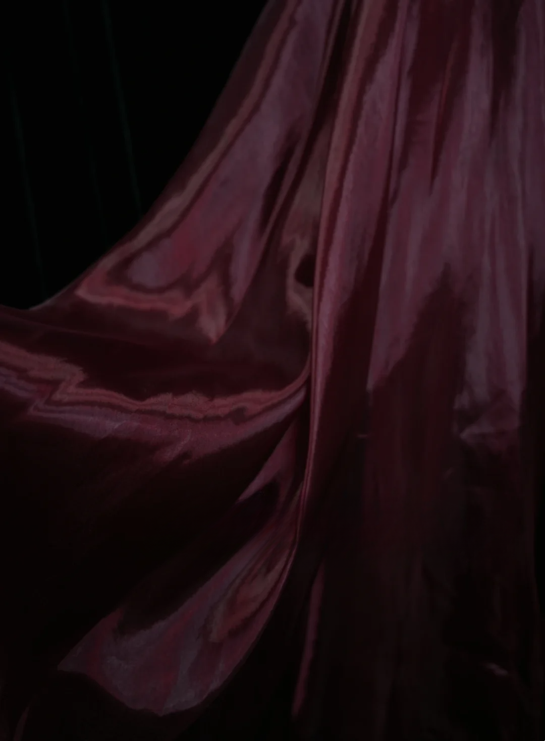 Elegantes, trägerloses Ballkleid in Burgunderrot mit Perlenbesatz – ein beeindruckendes langes Abendkleid für Abschlussball und Party (OB035)