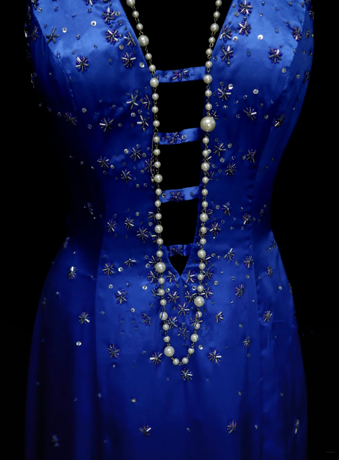 Robe de bal longue sirène dos nu en satin bleu royal - Inspiration tenue de soirée OB039