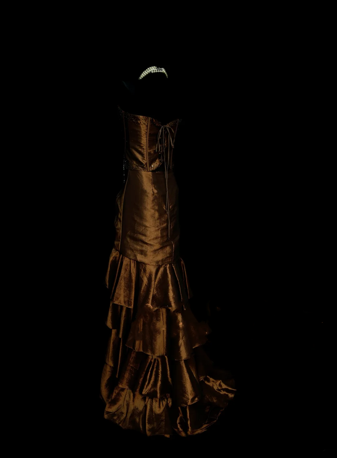Robe de bal sirène vintage marron longue des années 70, décolleté cœur, inspiration tenue de soirée OB042