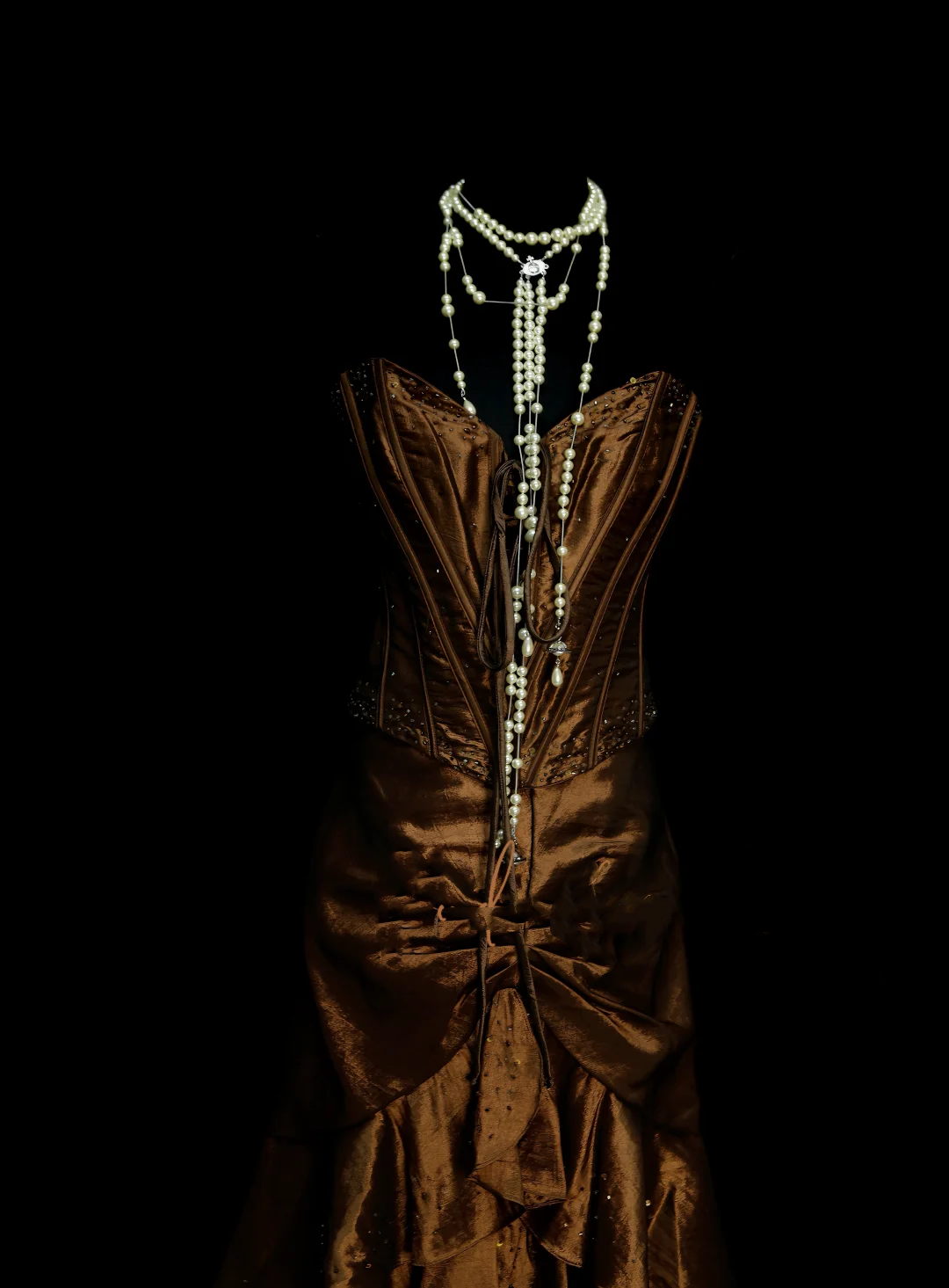 Robe de bal sirène vintage marron longue des années 70, décolleté cœur, inspiration tenue de soirée OB042