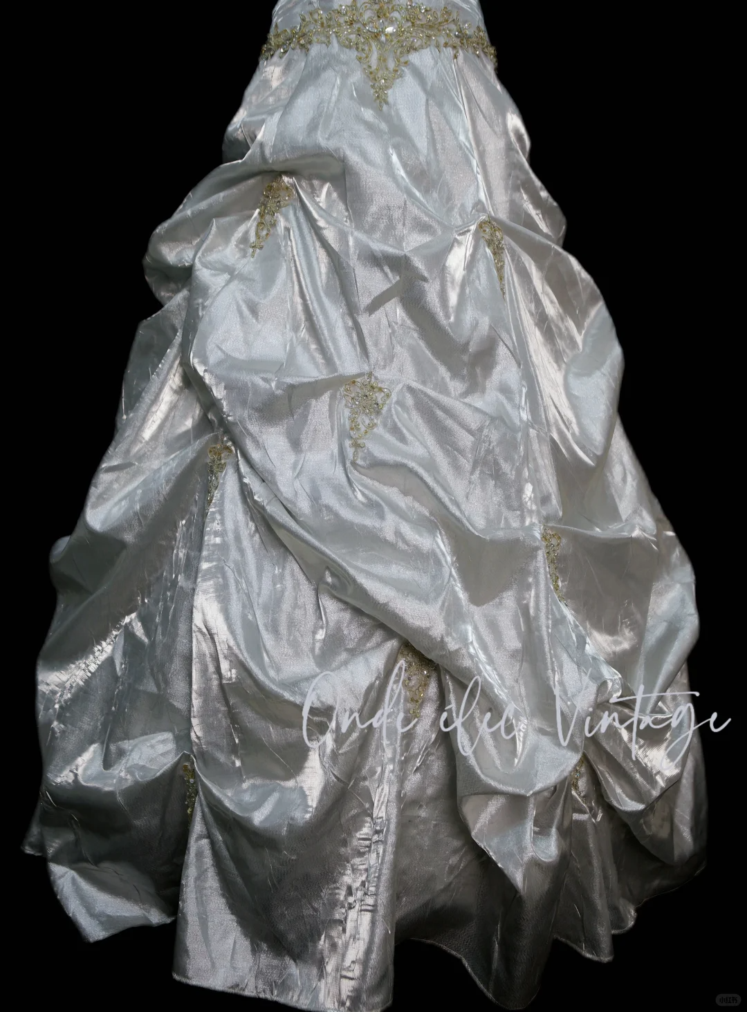 Robe de bal chic à fines bretelles argentées plissées avec corsage orné de perles, robe de soirée longue, tenue pour un 18e anniversaire, robe de remise de diplôme OB043