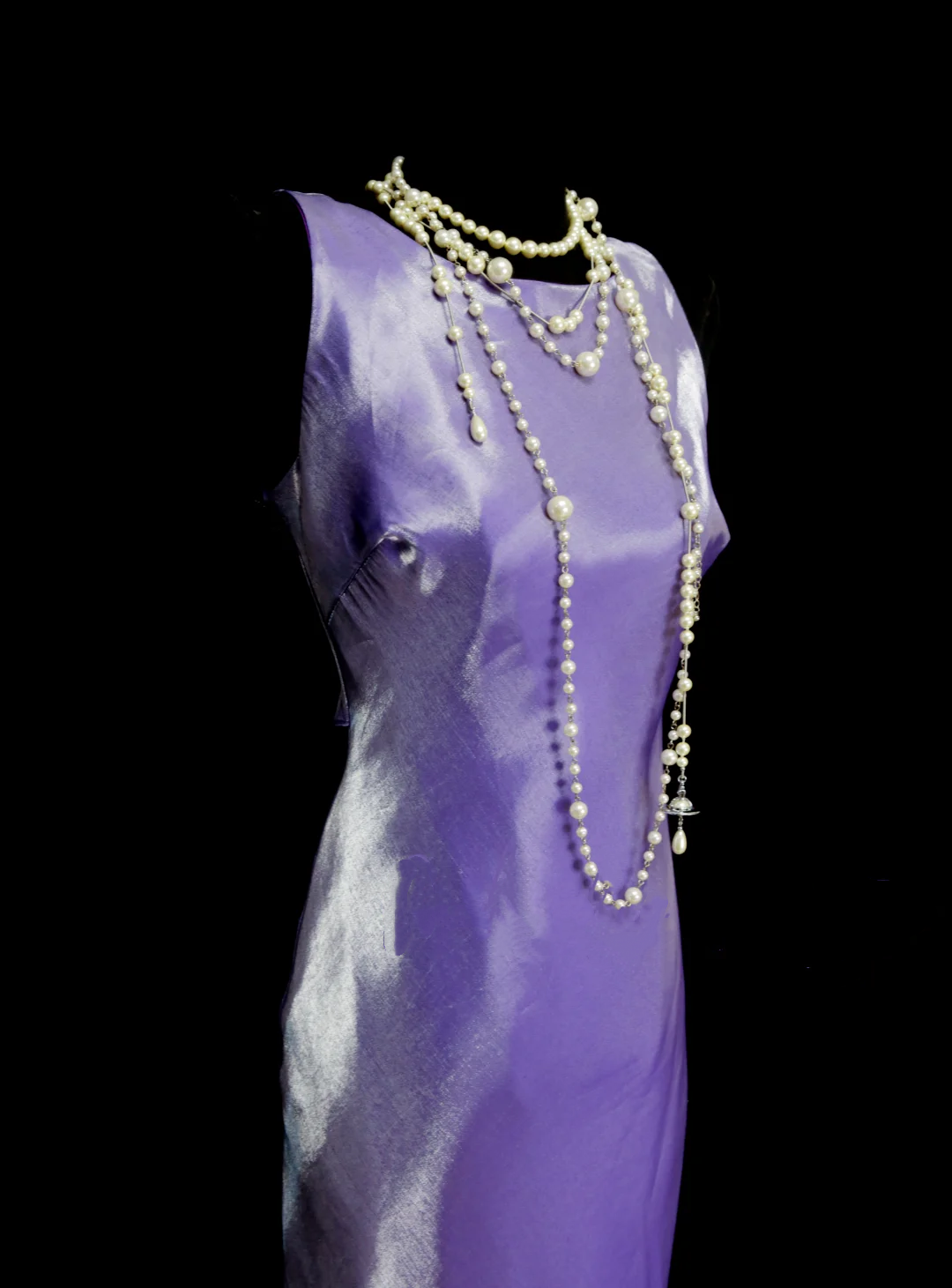 Robe de bal vintage sirène lilas sans manches et dos nu, longue, style années 70, inspiration tenue de soirée OB044