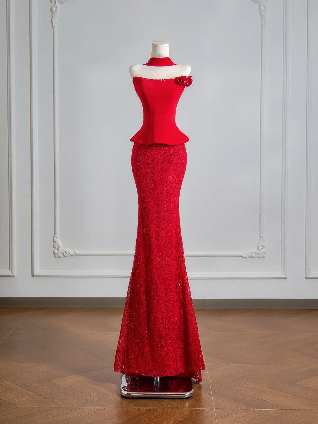 Robe de bal sirène flatteuse sans bretelles en satin rouge et dentelle, longue, idéale pour une soirée formelle ou un anniversaire (N387)