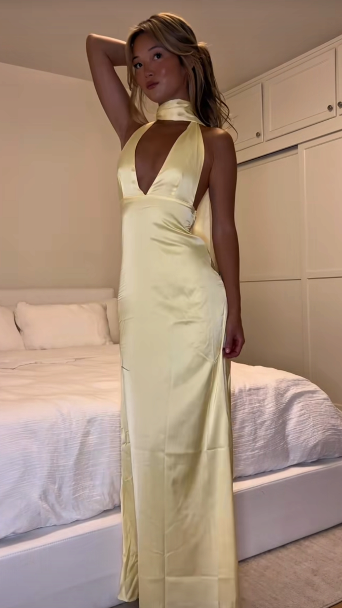 Elegantes, langes, formelles Meerjungfrauen-Abendkleid mit V-Ausschnitt, schmal geschnitten, gelb, mit Schal, AB2054
