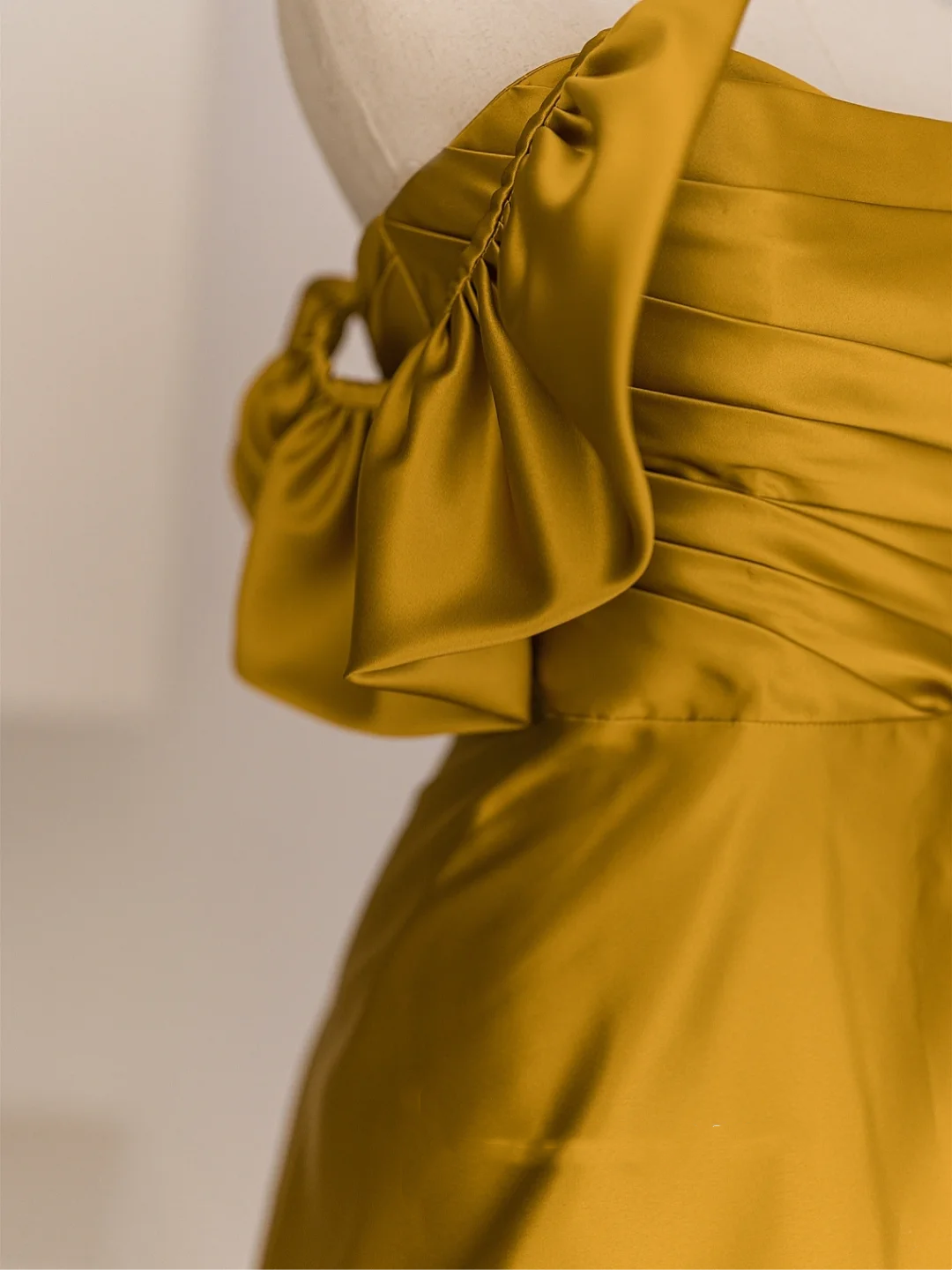 Modest Trendy Mermaid Off The Shoulder Gold Satin Pleated Prom Dresses Style Long Senior High School Party Dress RB1072